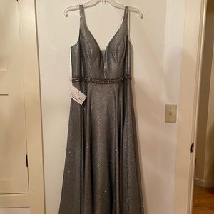 Dave & Johnny Formal Dress